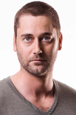 Ryan Eggold y su novia